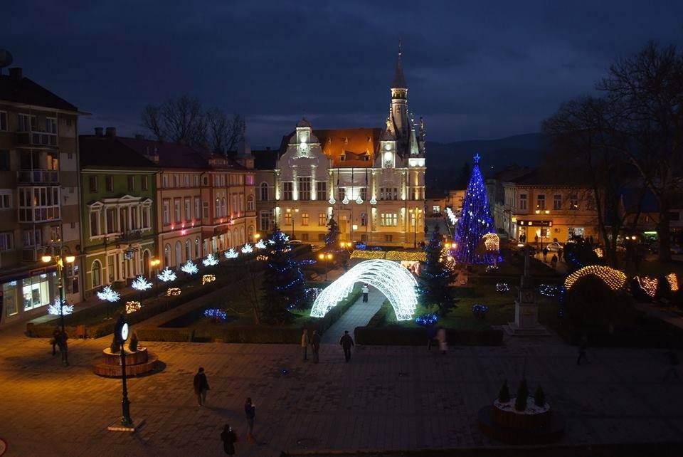 Caransebeșul așa cum nu l-ai mai văzut, luminat în sărbătoare VIDEO