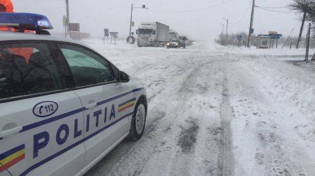 Viscolul închide drumul spre Semenic, din pasul Prislop