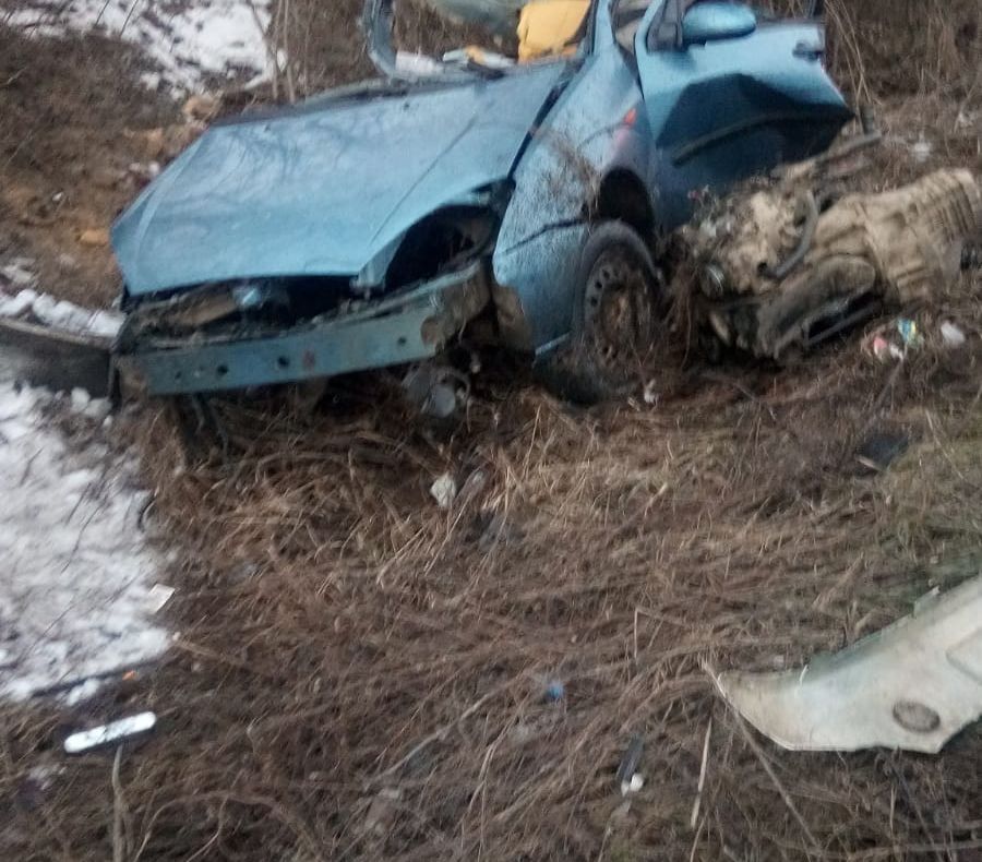 Plan roșu de intervenție după ce un autoturism a intrat într-un autocar la Buchin FOTO-VIDEO