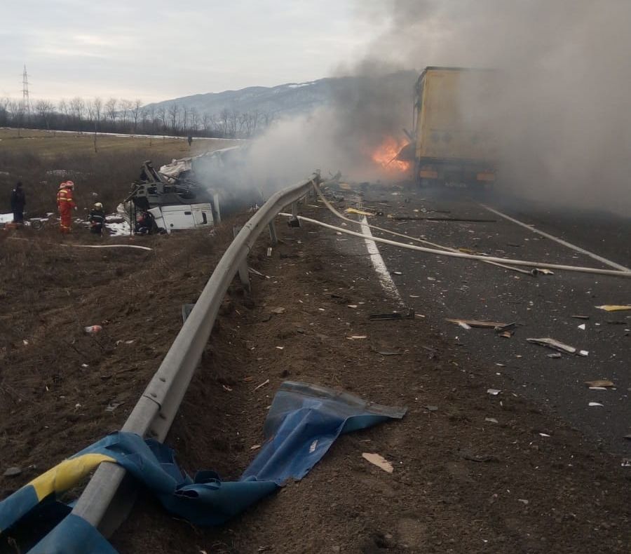 Accidentul și incendiul de pe DN 6 filmat de o cameră de bord VIDEO