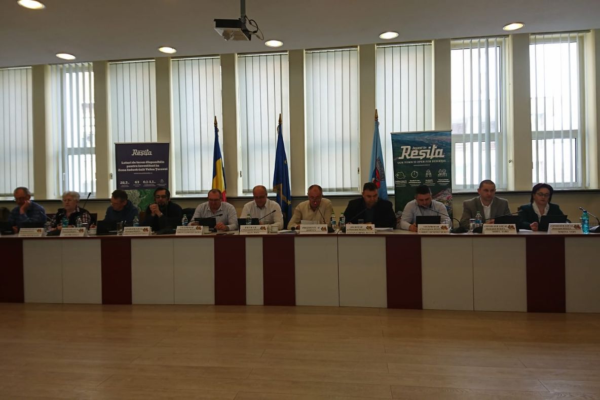 Despăgubiri pentru șoferii care și-au stricat mașinile prin gropile din Reșița