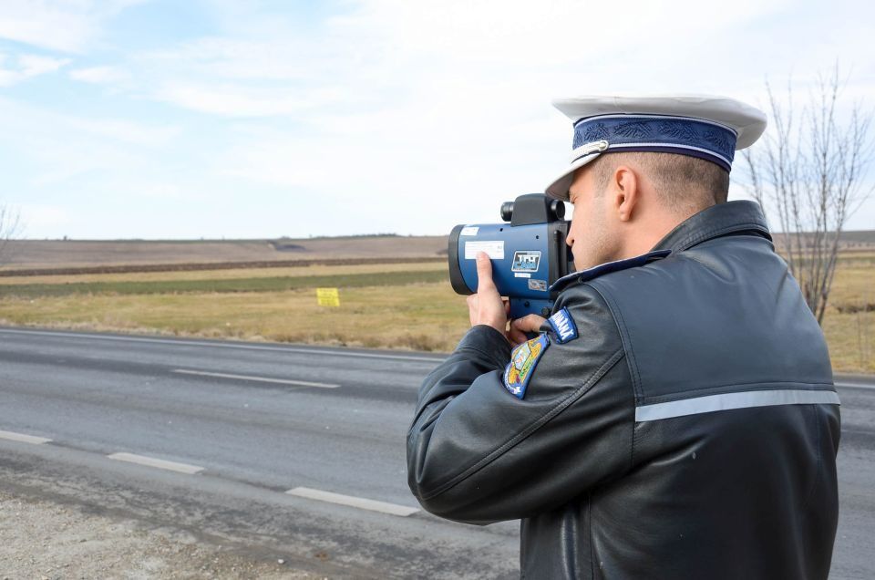 Bărbat a fost surprins de pistolul radar conducând cu 177 km/h pe DN 6