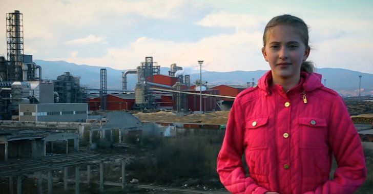 Fiica unui consilier local din Reșița mesaj pentru politicieni: Corupţia mă sufocă, îmi furați viitorul!