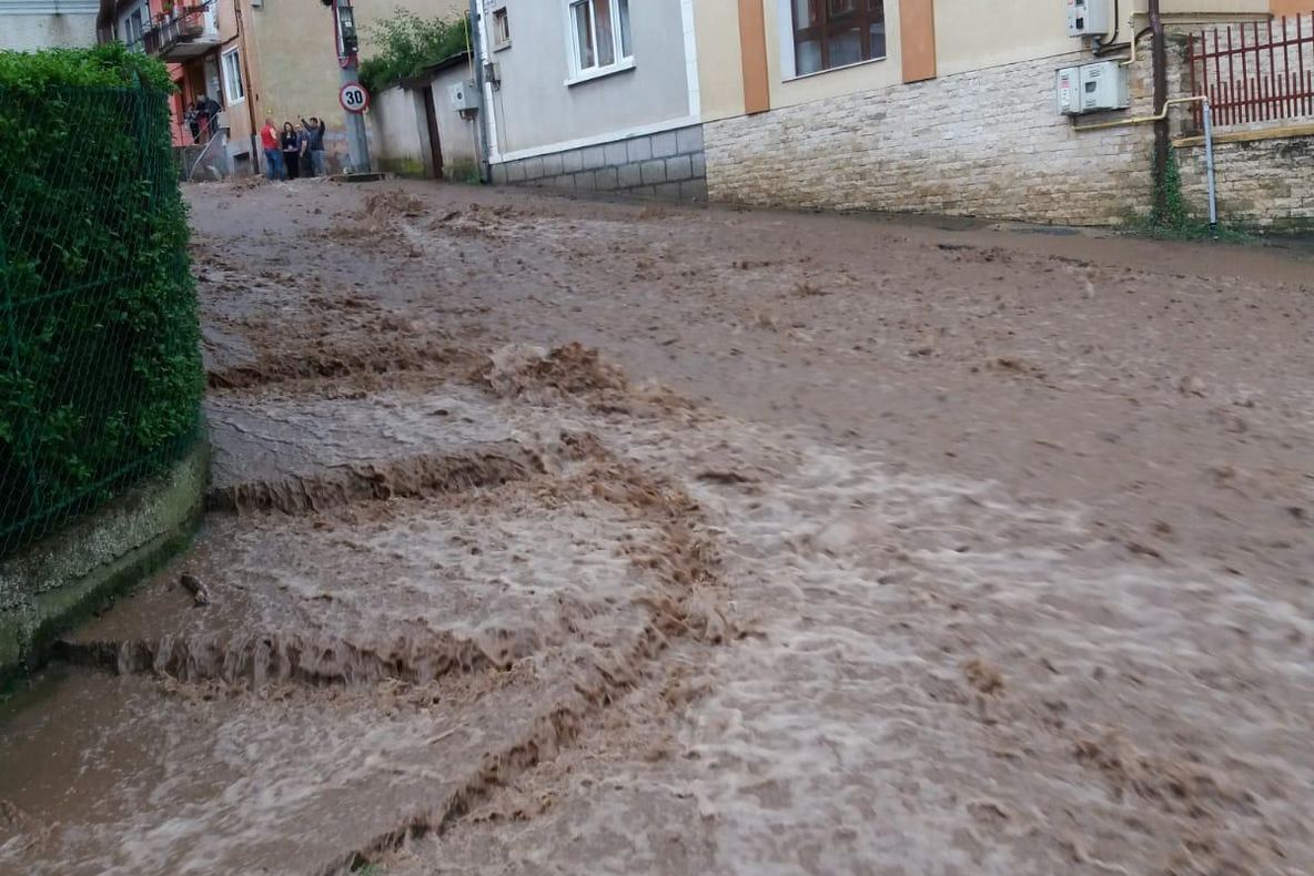 Vremea rea a lăsat urme și la Reșița, pagubele sunt minore FOTO