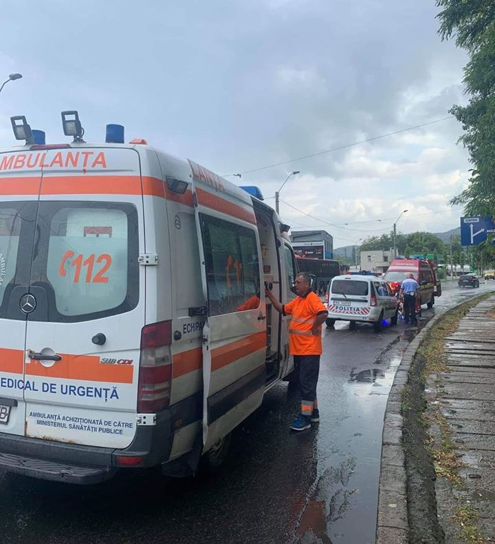 Accident cu un rănit în cartierul Triaj din Reșița FOTO VIDEO