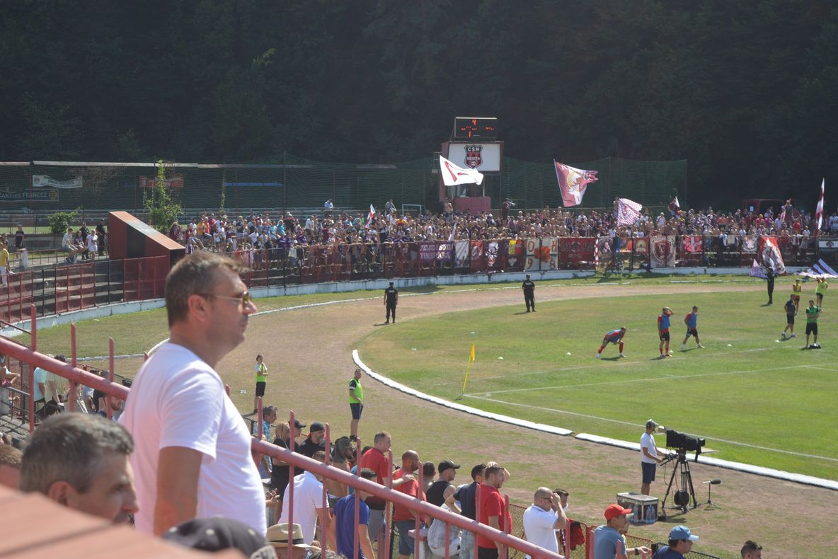 Bani pentru fotbal și handbal de la Consiliul Județean