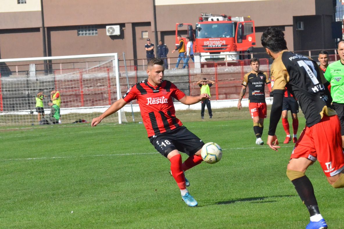 Bătrâna Doamnă s-a impus în ultimul minut la Reșița FOTO