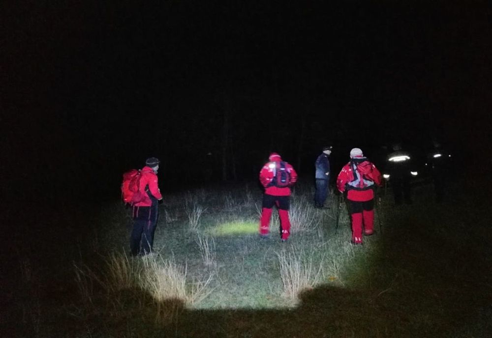 Acţiune nocturnă. Un cioban cu probleme de sănătate, căutat de salvamontişti, pompieri şi poliţişti