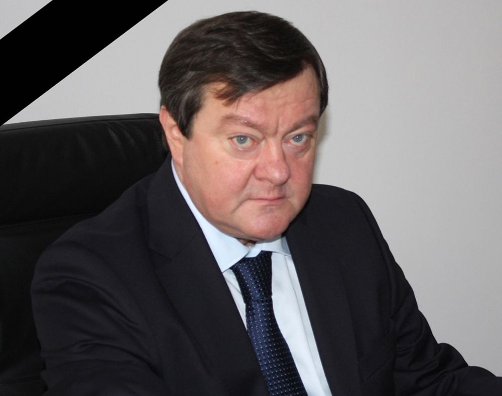 Trupul neînsuflețit al lui Sorin Frunzăverde va fi depus astăzi la Consiliul Județean Caraș-Severin