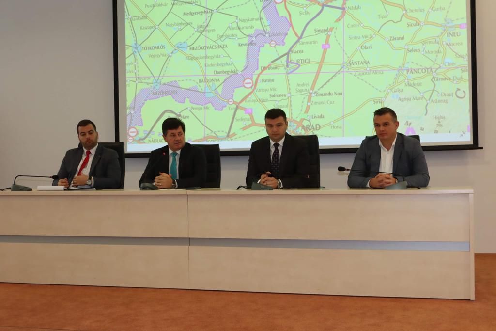 Arad: FOTO AUDIO VIDEO: Aradul a câștigat cât pentru 8 județe. A luat toți banii europeni destinați modernizării drumurilor județene și așteaptă ofertele constructorilor