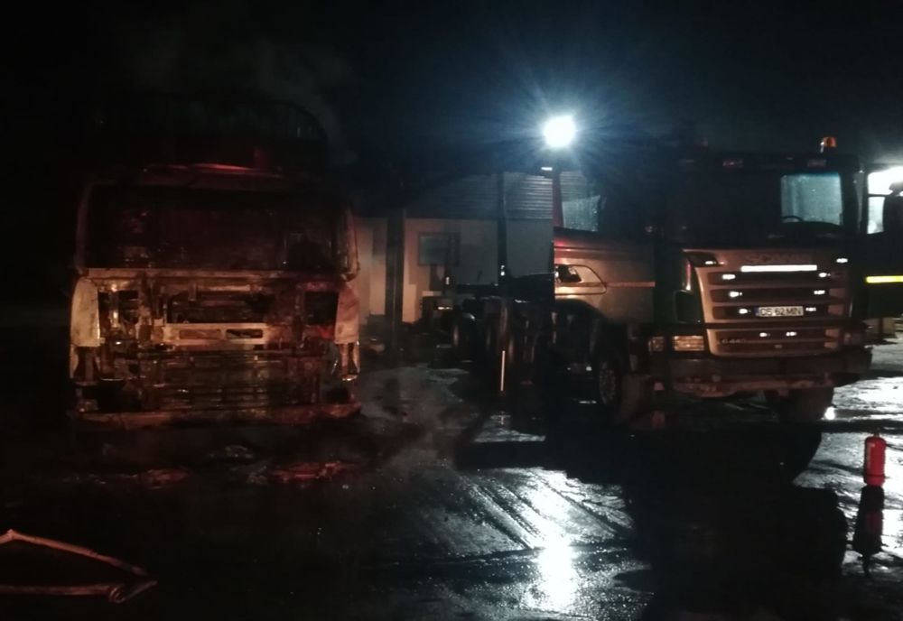 Garaj incendiat intenționat la Cireșa FOTO