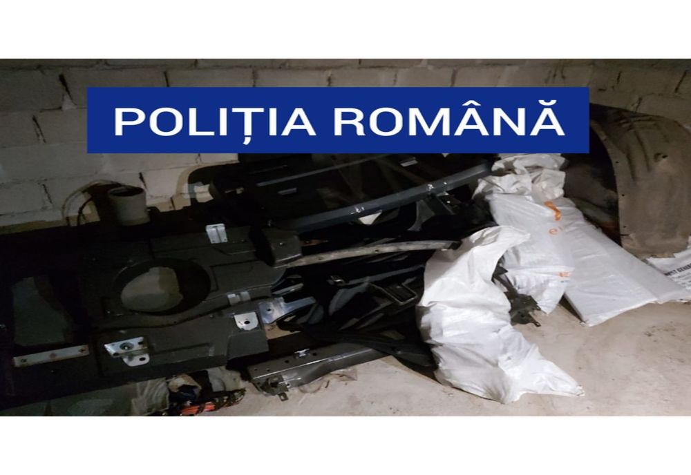 Un gorjean a închiriat o mașină de lux, a dezmembrat-o apoi a dat-o furată. Polițiștii cărășeni au descins în mai multe locații din Gorj FOTO
