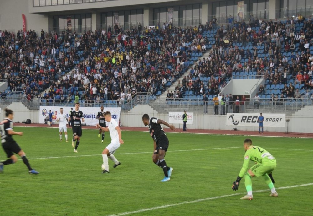 Singurul portar al Pandurilor are 16 ani!