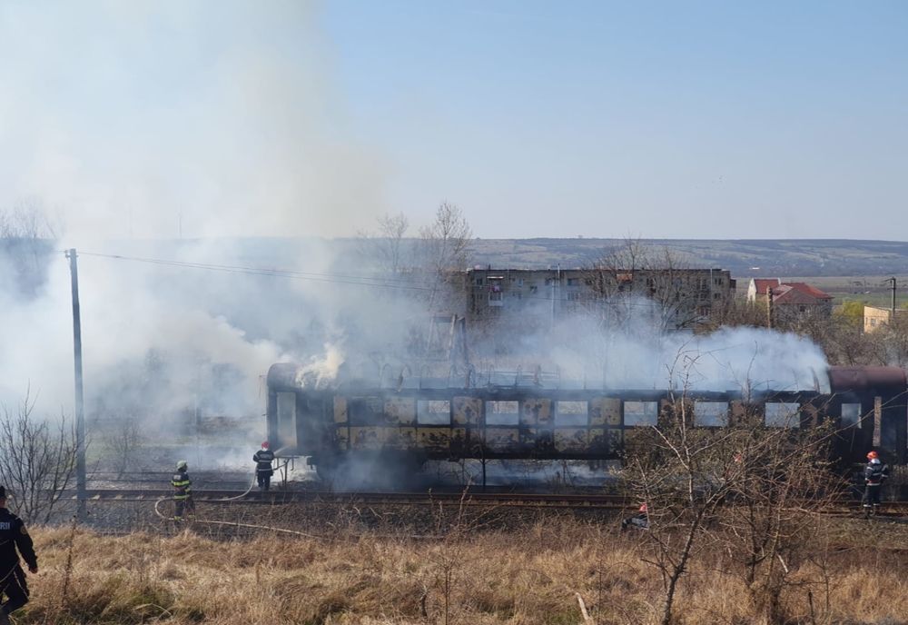 Incendiu la un vagon din Gara Oravița VIDEO