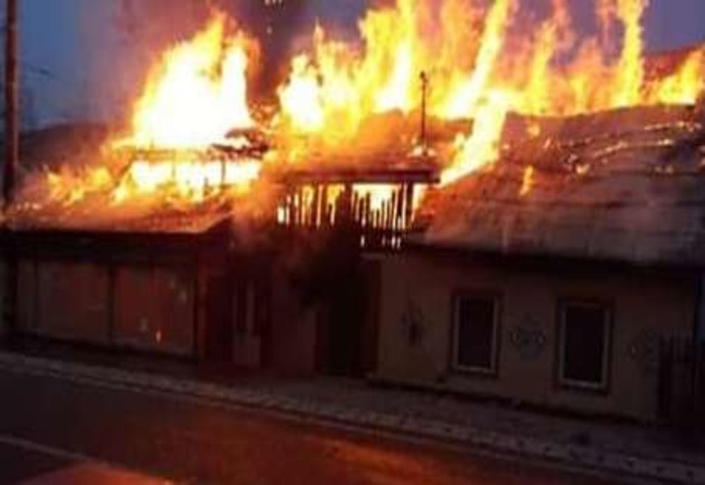 Incendiu la o pensiune din Bocșa
