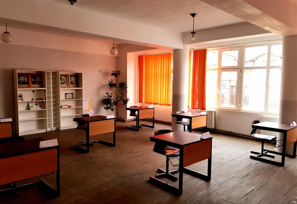 Elevii din clasele terminale s-au întors în bănci