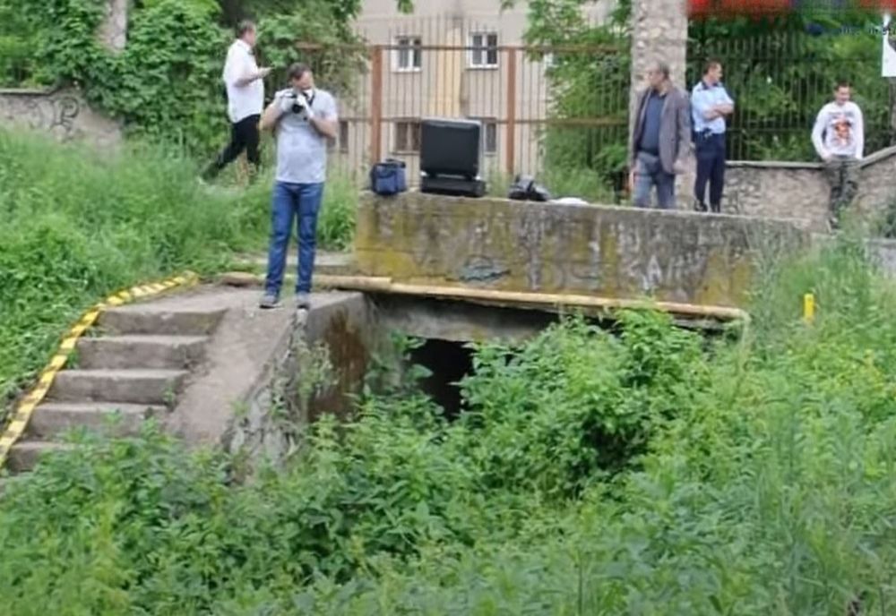 Adolescenții acuzați că au omorât și incendiat un bărbat, la Reșița, au fost trimiși în judecată