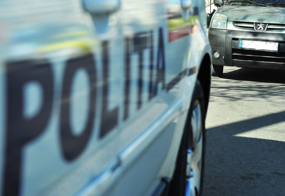 Monstri cu chip de om: doi bărbați au violat o fetiță de 12 ani