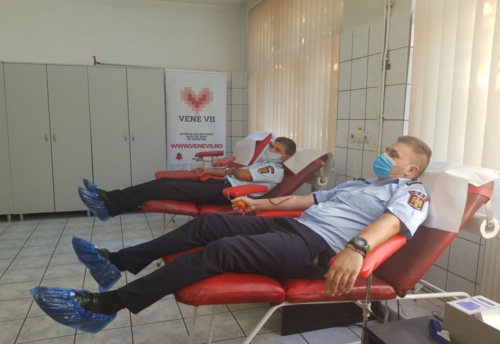 Salvatorii donează pentru viață: gest deosebit al pompierilor din Caraș-Severin