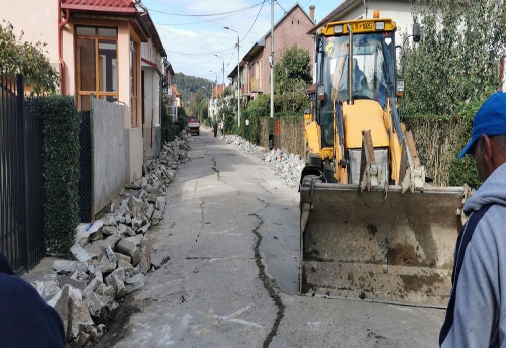 Străzi intrate în reabilitare: trotuare refăcute, borduri noi, strat de asfalt