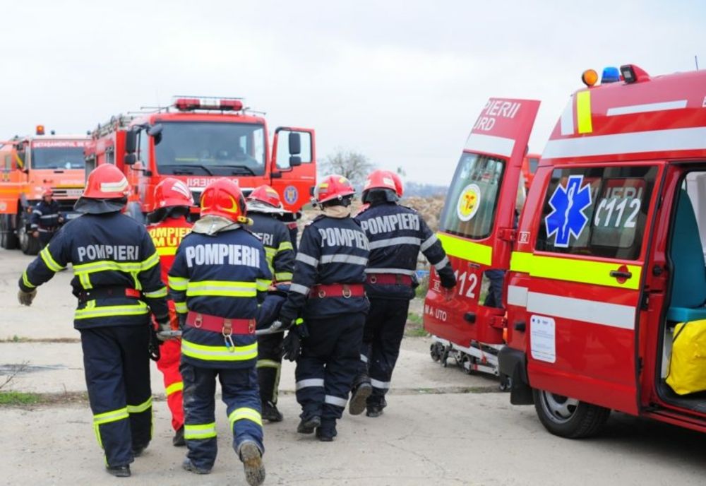 Accident rutier în Caraș-Severin. Trei persoane au fost rănite în urma impactului dintre două mașini