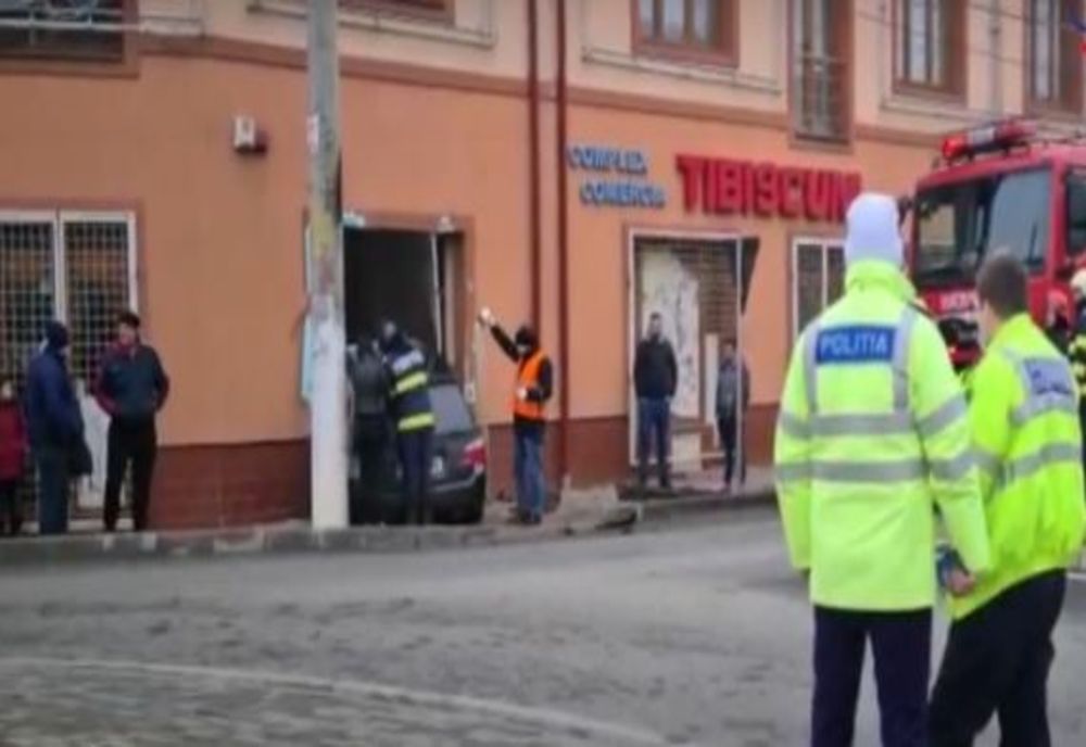 Cu mașina în magazin. S-a întâmplat în Caransebeș