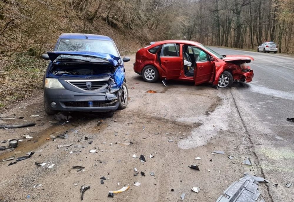 Un tânăr cu permis de nici un an a produs un accident grav, pe o șosea din vestul țării
