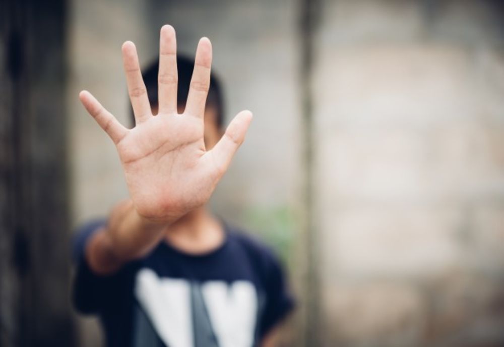 Copii fugiți de acasă și găsiți după mai bine de 24 de ore, bătuți de tatăl lor