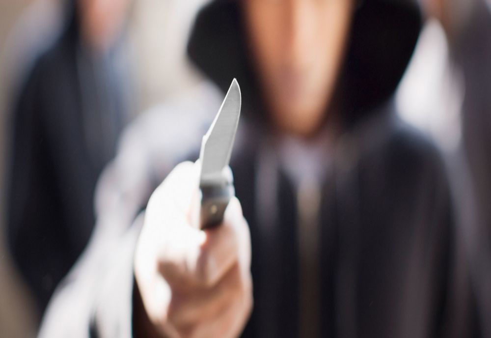 Tâlharie în gară, sub amenințarea cuțitului