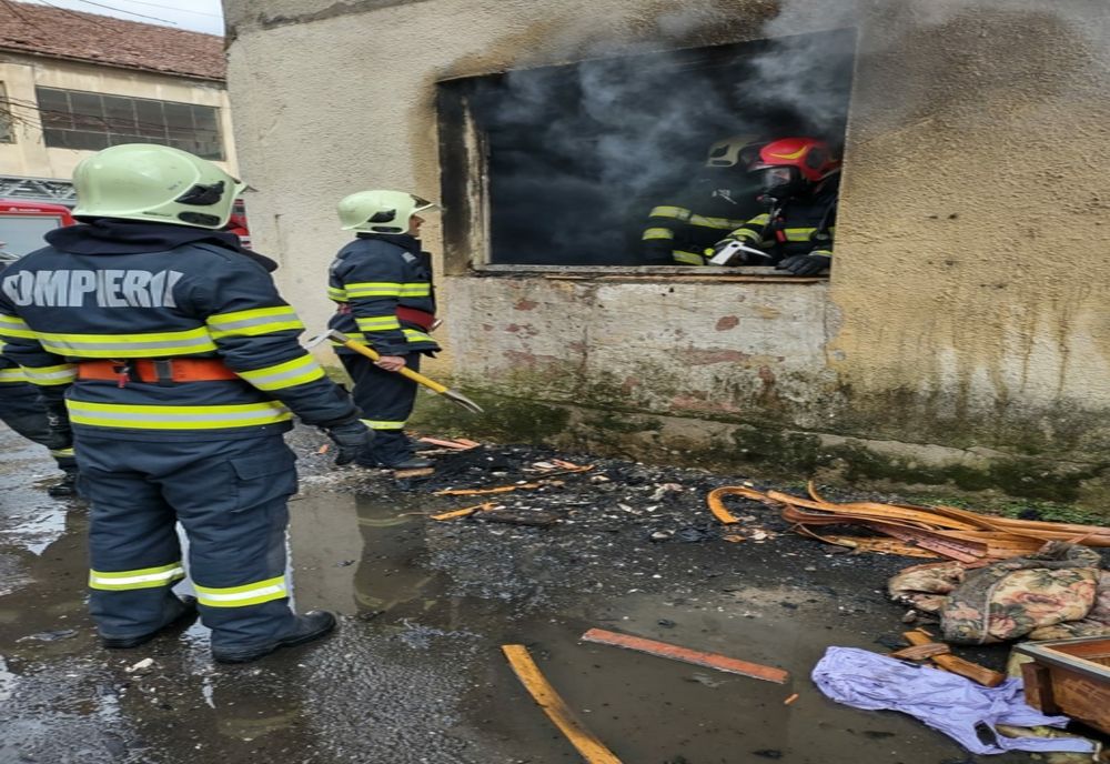 Caraş-Severin: Incendiu la o garsonieră din Caransebeş