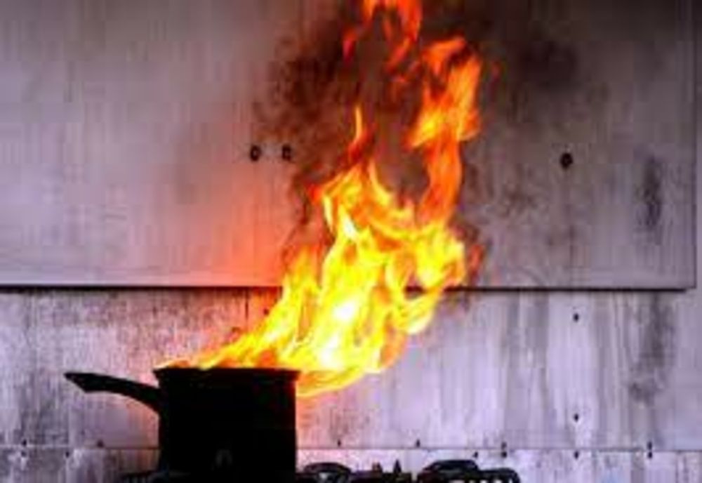 O oală uitată pe foc a pus pe jar pompierii din Reșița