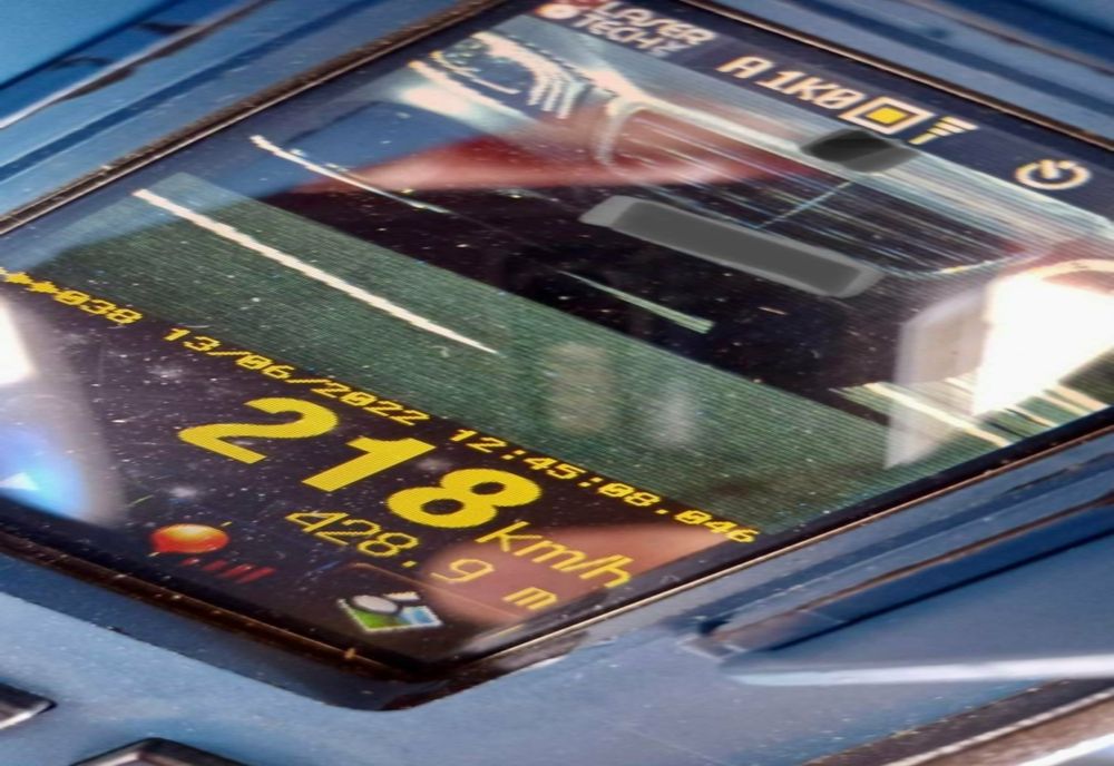 Șofer  prins cu 218km/h pe Autostrada Vestului. Poliția Română: „60 de metri parcurși în fiecare secundă”