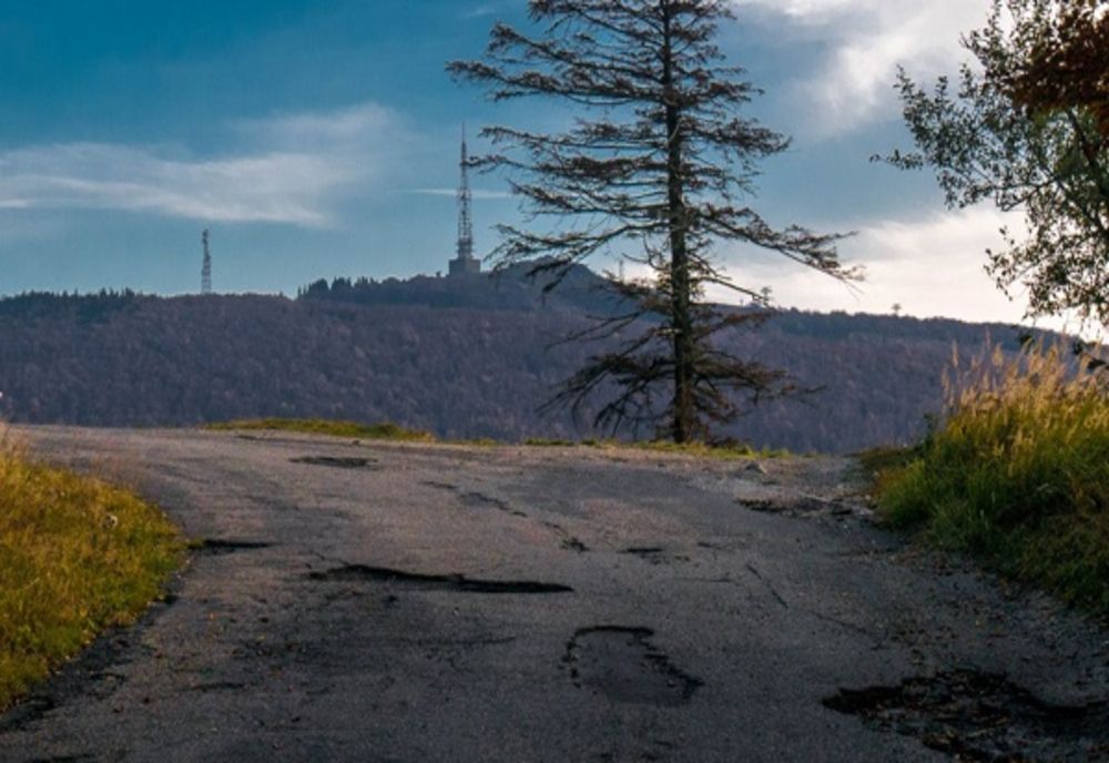 Bani grei pentru un drum "cârpit": Semenic-Prislop