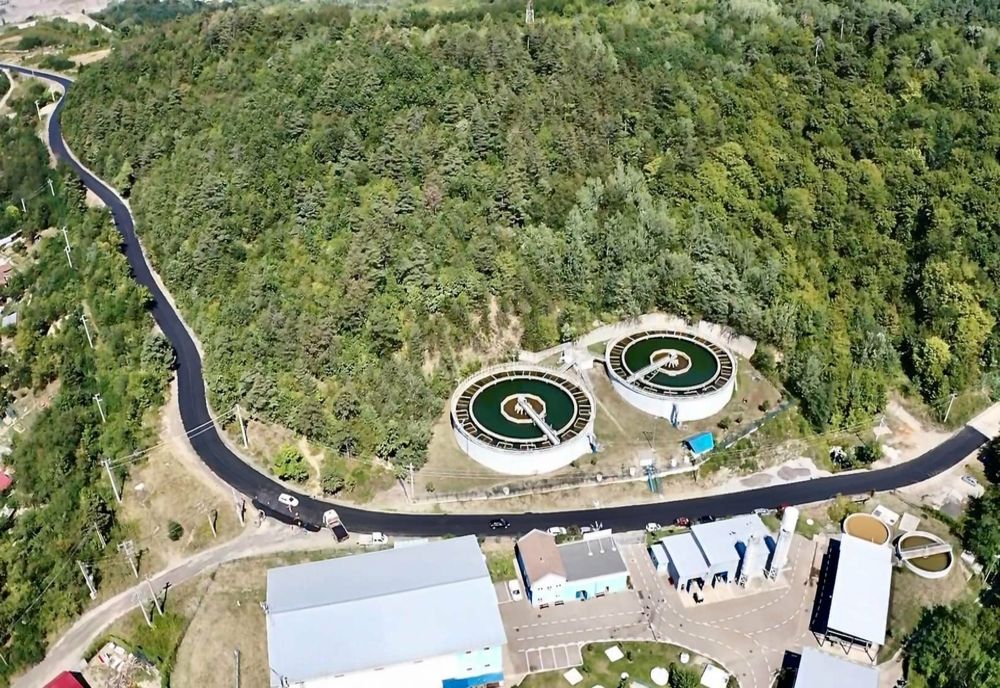 Asfalt proaspăt pe centura Reșiței