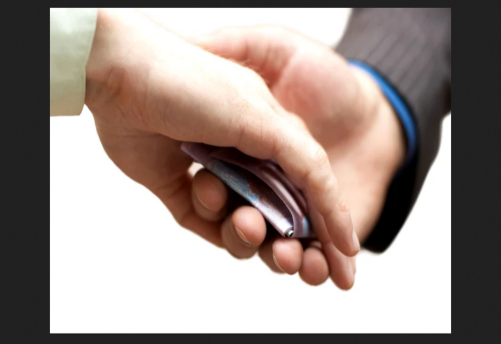 Lector universitar, reținut de DNA. Cerea 1.200 euro pentru notă maximă la masterat si 10.000 pentru doctorat