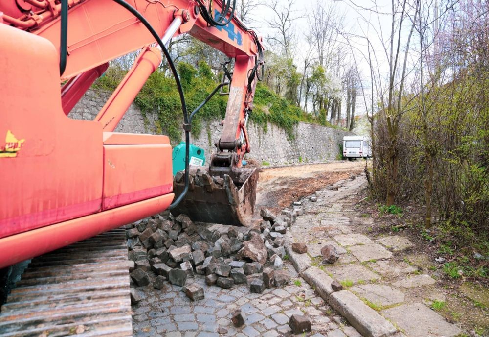 Au început lucrările de modernizare a unor străzi, în cartierul Moroasa, din Reșița