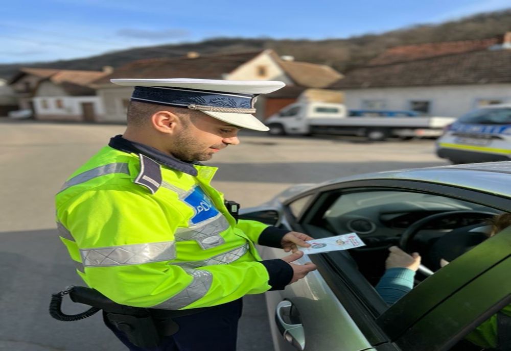 Șoferițele, oprite în trafic de polițiștii cărășeni. De ce surpriză au avut parte