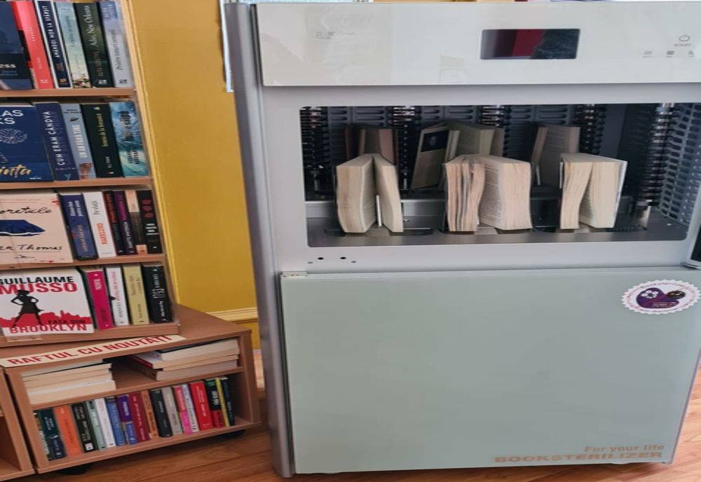Biblioteca Județeană s-a dotat cu sterilizatoare cu lumină ultravioletă. Acestea înlătură virușii, bacteriile și microorganismele de pe cărți și documente