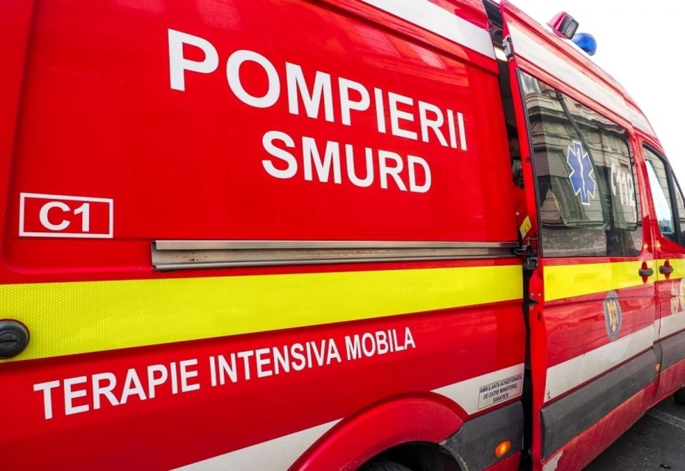 Accident straniu în Caransebeș - Un cap de tractor a căzut de pe un pod - Șoferul a avut nevoie de manevre de resuscitare