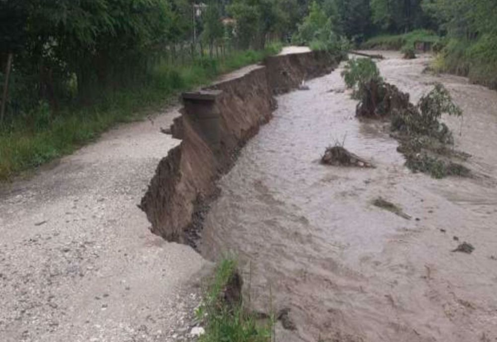 Risc de viitură în mai multe zone din țară! Hidrologii au emis noi atenţionări