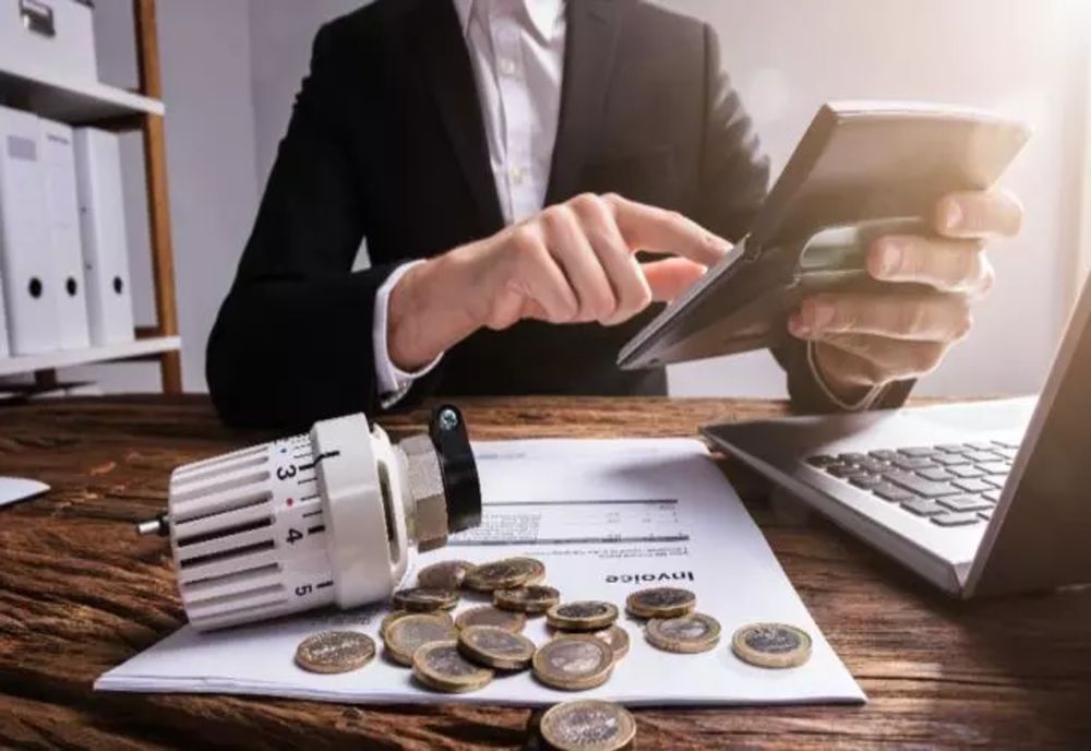 Facturile la energie electrică, majorate din ianuarie cu aproximativ 6%! Consumatorii au primit notificări de la furnizor