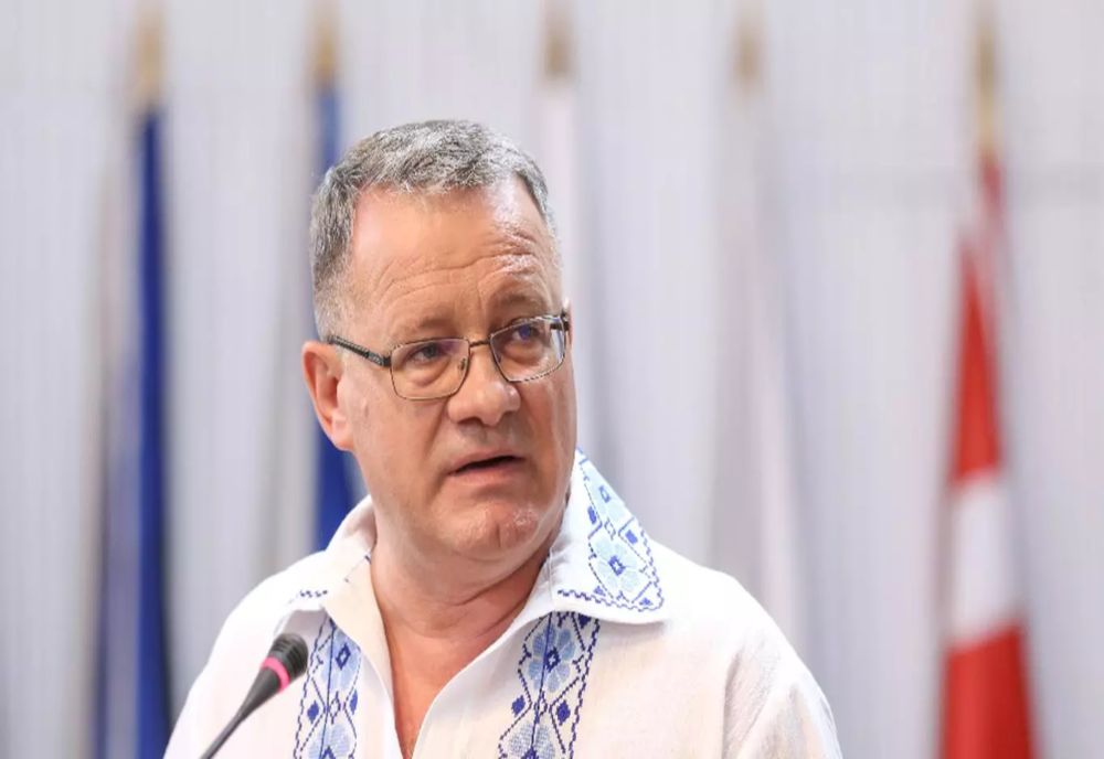 TU DECIZI. Dosar de candidat. Adrian Oros, ministrul care încasa și salariu de profesor fără să fie la catedră