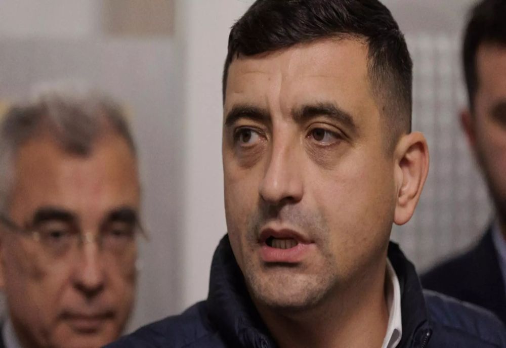 GEORGE SIMION ÎL ACUZĂ PE IOHANNIS DE UZURPARE DE CALITĂȚI OFICIALE: ”DACĂ ÎL VĂD LA COTROCENI SUN LA 112!”
