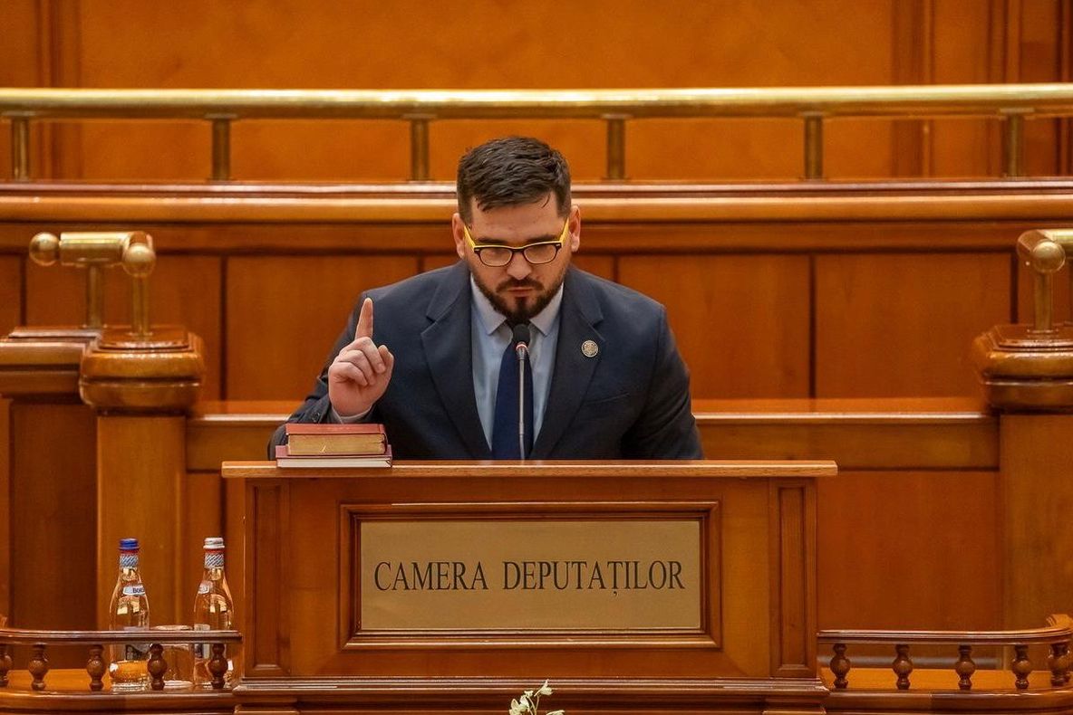 DEPUTATUL AUR SAMUEL-VIRGIL MICLĂU, MESAJ CĂTRE CĂRĂȘENI: „AVEM NEVOIE DE O SCHIMBARE ADEVĂRATĂ. SĂ LUPTĂM PENTRU CARAȘ-SEVERIN ȘI ROMÂNIA”