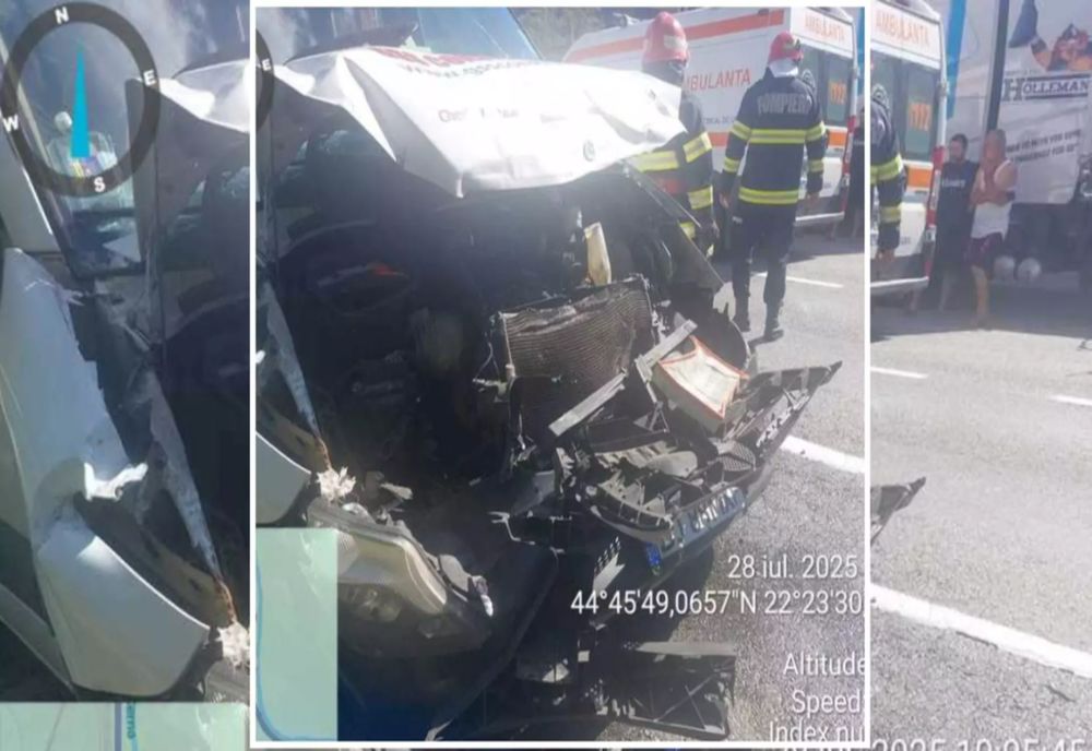 IMPACT VIOLENT ÎNTRE UN MICROBUZ ȘI UN TIR ÎN JUDEȚUL CARAȘ SEVERIN 