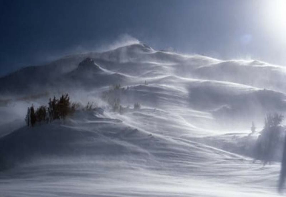 Pericol de moarte pe munte: risc uriaș de avalanșă în zonele turistice din România. Avertismentul Salvamont