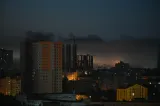 Atac masiv asupra Kievului: cel puțin zece morți și peste 50 de răniți după bombardamente cu rachete și drone