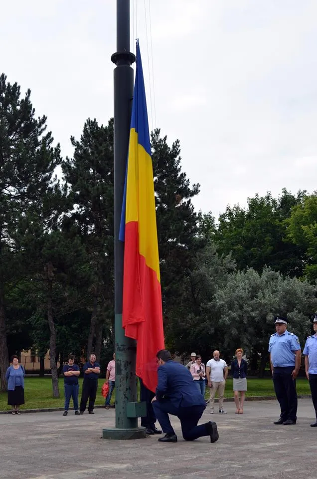Ziua drapelului National prefectul ingenuncheat (3)