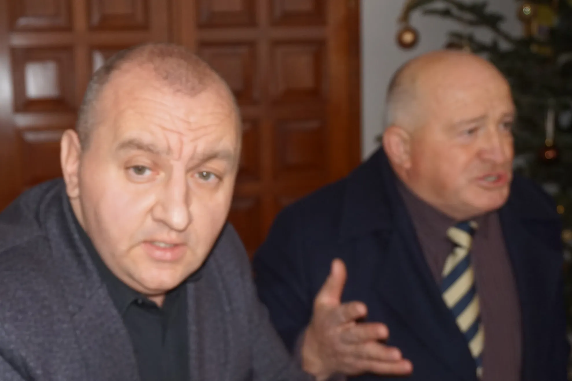 Consilierii judeţeni din partea PNL au părăsit plenul ultimei şedinţe ordinare, în semn de protest faţă de modul în care majoritatea PSD-PMP a ales să împartă anumite sume de bani unităţilor administrativ-teritoriale din Caraş-Severin.  mircea teodorescu 