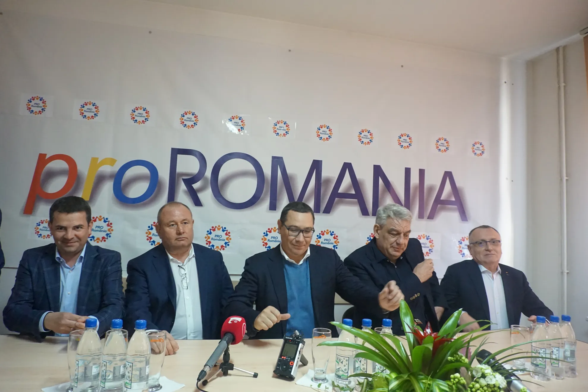 D Constantin Mocioalcă Ponta Tudose S Grindeanu conferinta de presa PRO Romania la Resita